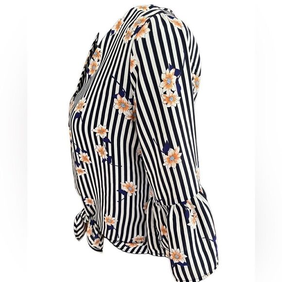 Sienna Sky navy blue/white striped tie front floral top size S - Picture 3 of 6
